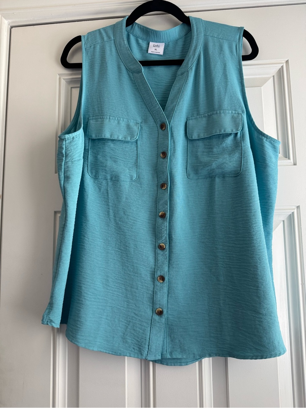 NWOT croft & barrow Sleeveless Button-Front Top in Aqua Blue